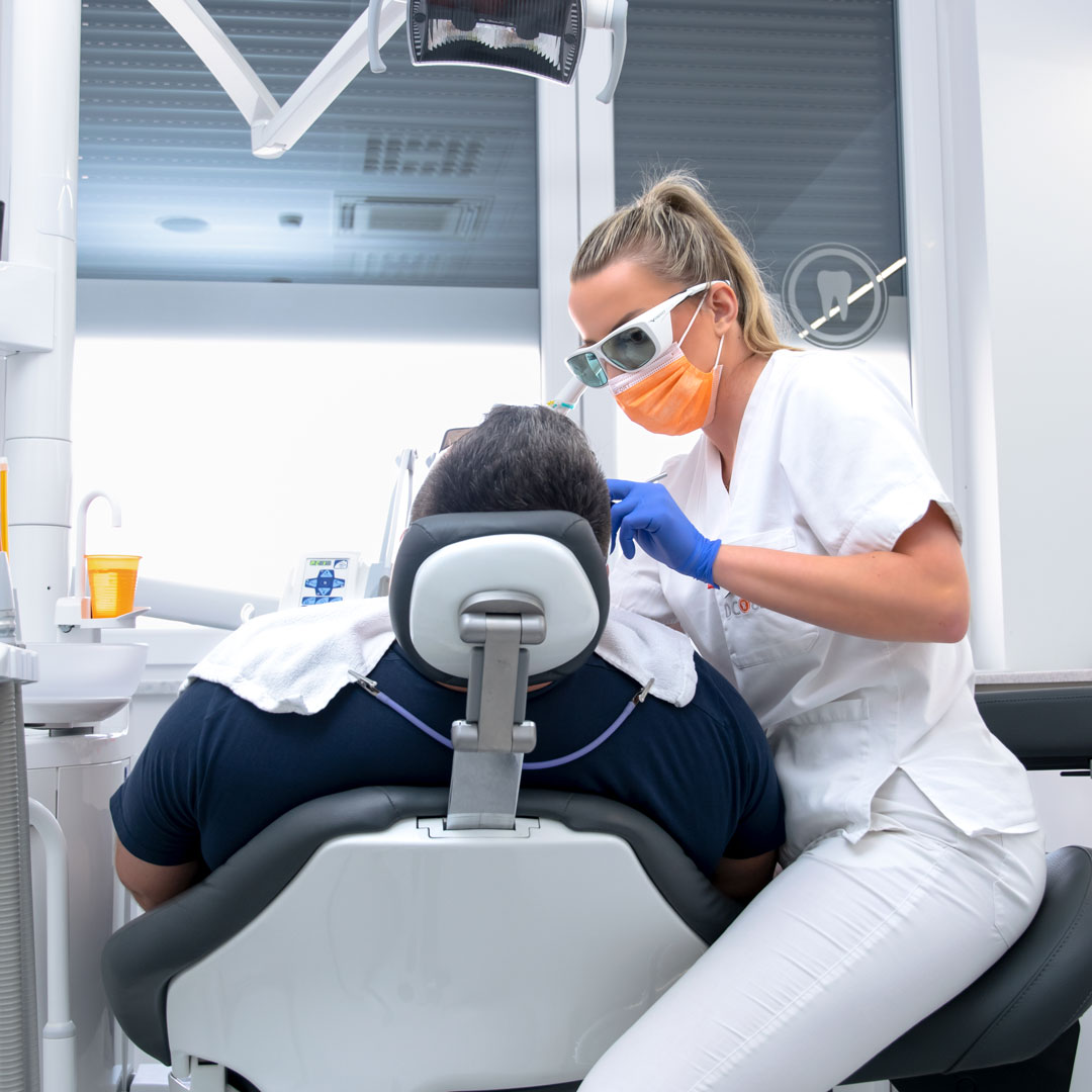 Popravak-zuba-laserom-u-dental-centru-ostojic